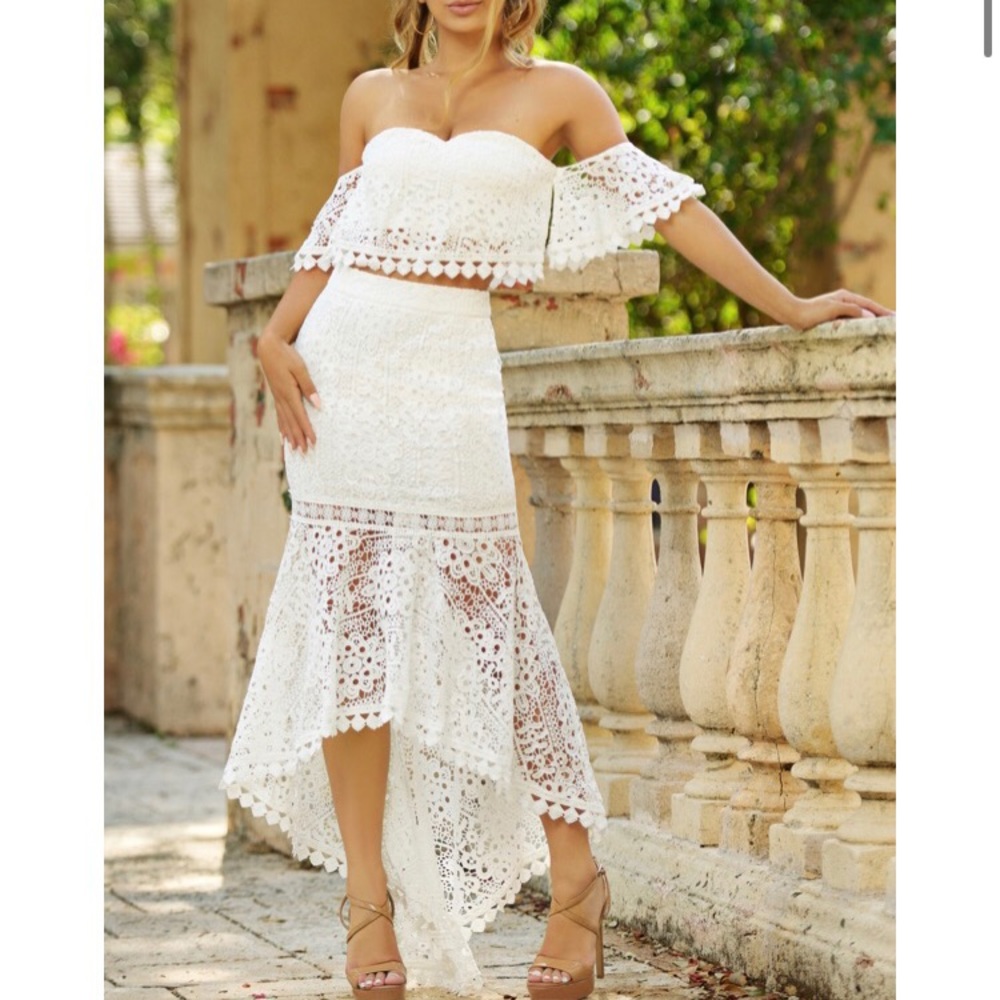 Gorgeous white 2 piece !